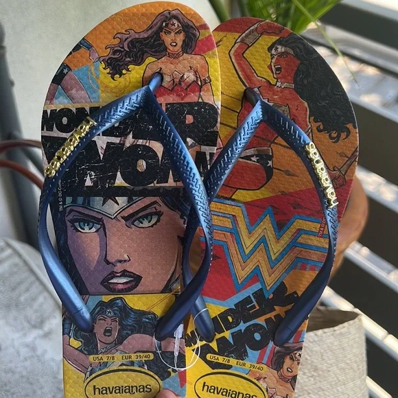 NWT Wonder Woman havaianas flip flops - Picture 2 of 4